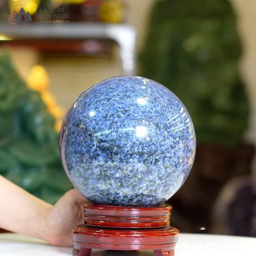 Quả cầu màu xanh biển phong thủy đẹp được săn đón hiện nay